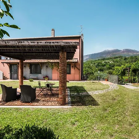 Holiday home Nake Residenza Artistica Sant'Alfio